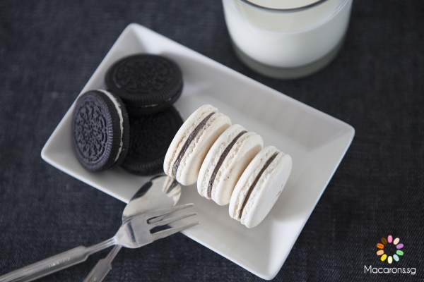 Cookies and Cream Macarons In Singapore