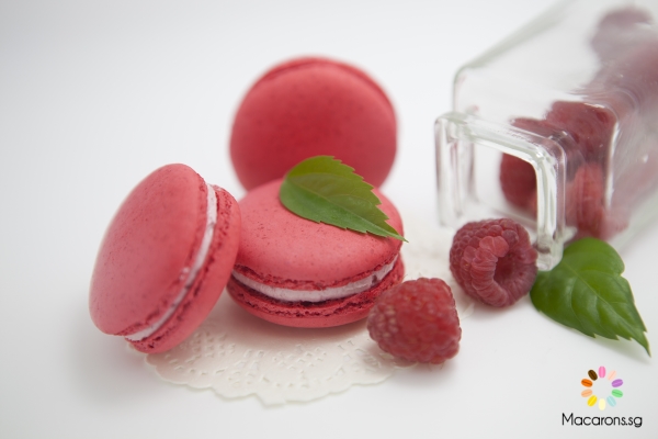 Canadian Raspberry Macarons